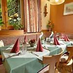 Berghof بيت ضيافة 2*