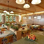 بيت ضيافة Berghof 2*
